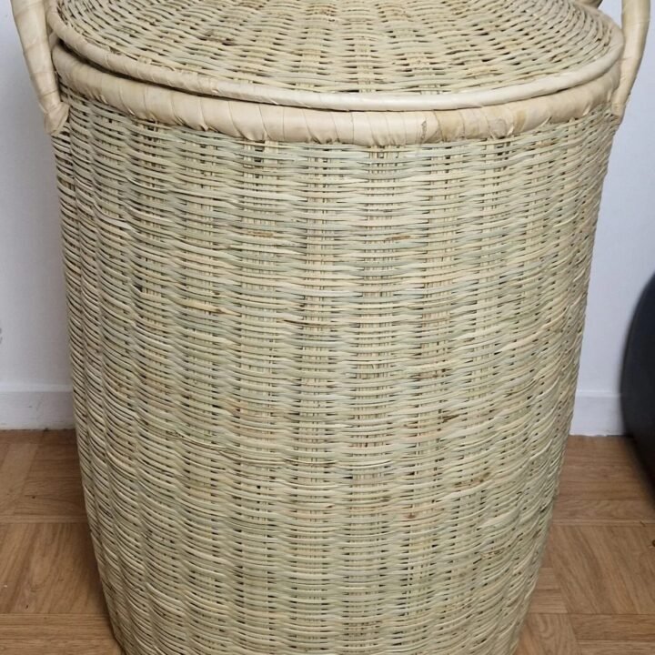 grand panier en osier avec couvercle idéal linge et salle de bain